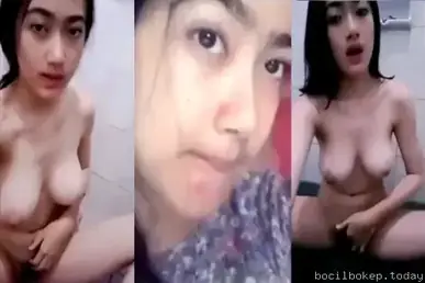 Cewek cantik chatsex bareng pacar di kamar mandi